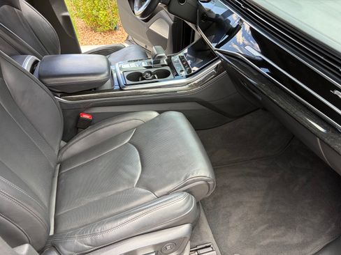Used 2019 Audi Q8 Prestige w/ Luxury Package AWD/4WD image 12