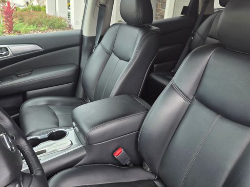 Used 2019 Nissan Pathfinder SL image 12