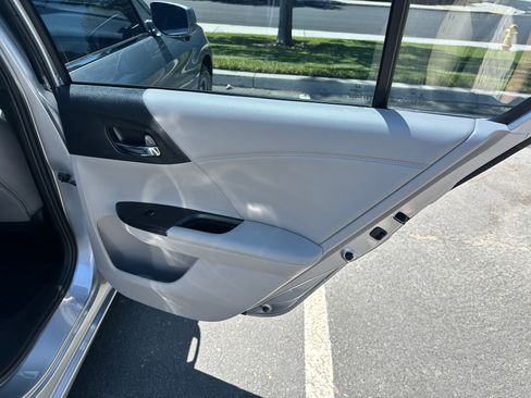 Used 2017 Honda Accord EX-L image 27