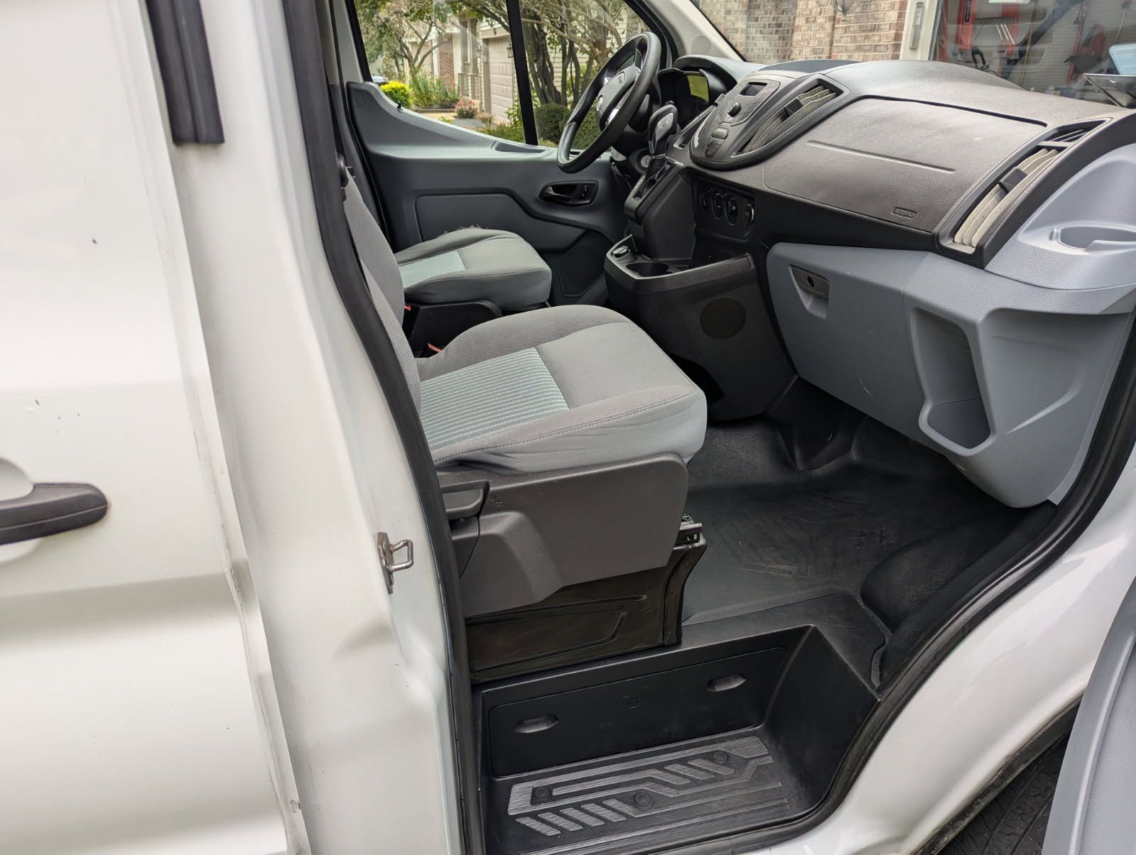 Used 2019 Ford Transit 250 130 Medium Roof RWD image 13