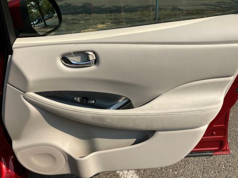 Used 2012 Nissan Leaf SL FWD image 19