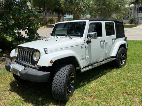 Used 2013 Jeep Wrangler Unlimited Sahara w/ Max Tow Pkg AWD/4WD image 1