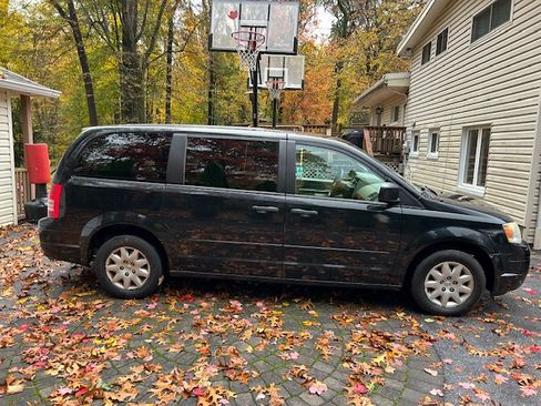 Used 2008 Chrysler Town & Country LX image 4