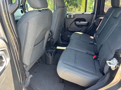 Used 2024 Jeep Wrangler Unlimited Sport AWD/4WD image 12