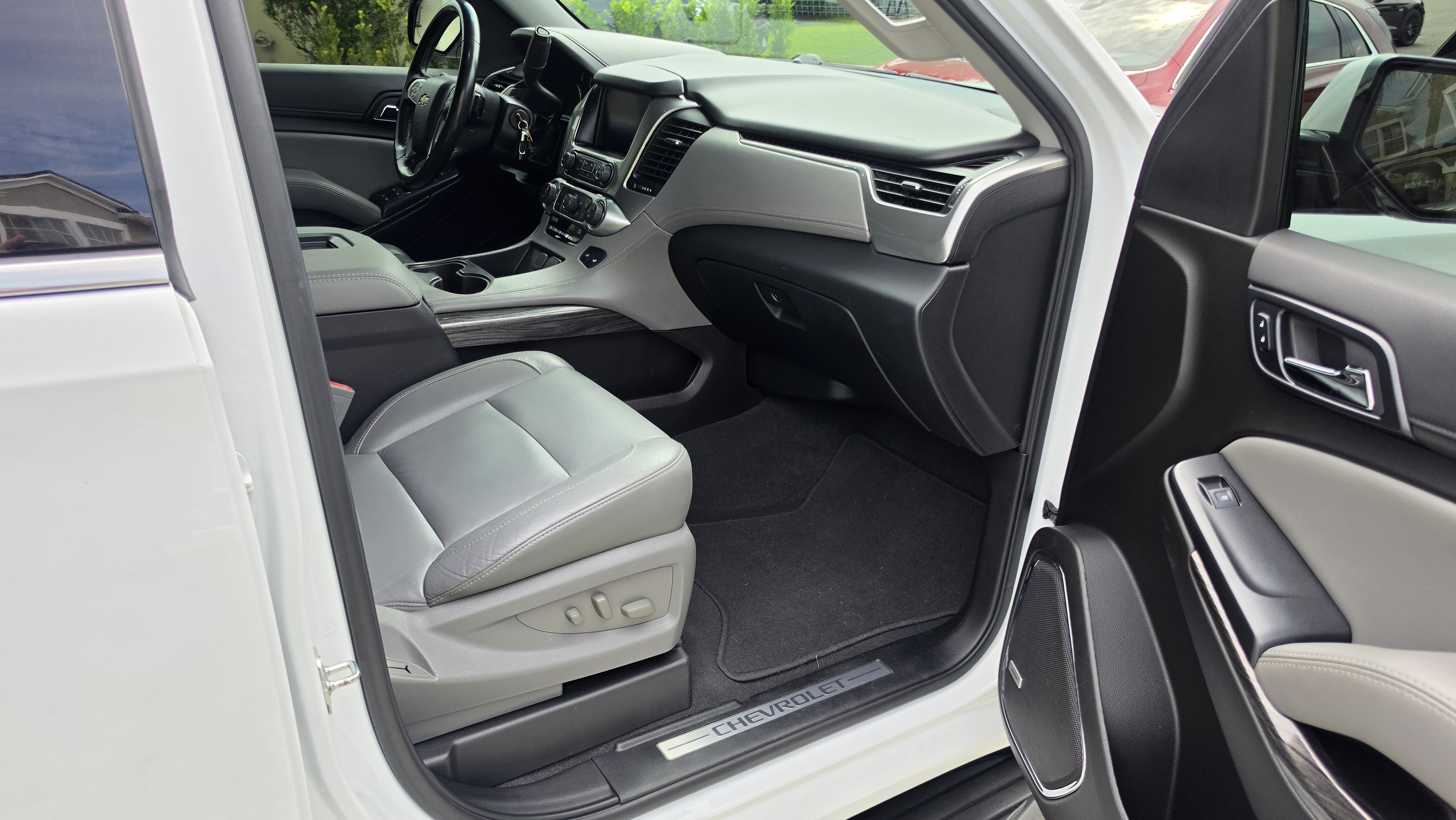 Used 2019 Chevrolet Suburban LT RWD image 15