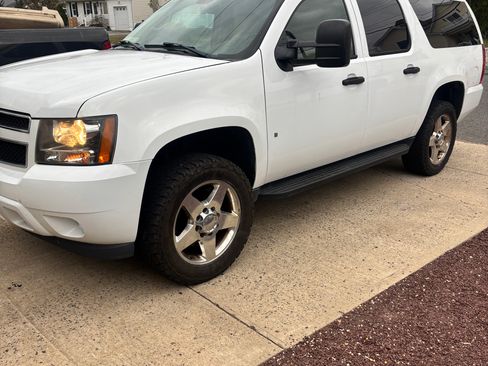 Used 2007 Chevrolet Suburban 2500 image 1
