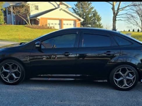 Used 2014 Ford Focus SE w/ SE Winter Package image 1