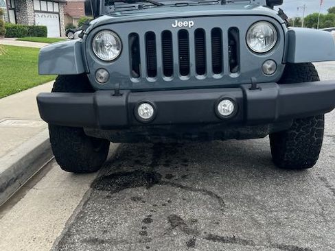 Used 2015 Jeep Wrangler Unlimited Rubicon w/ Connectivity Group image 8