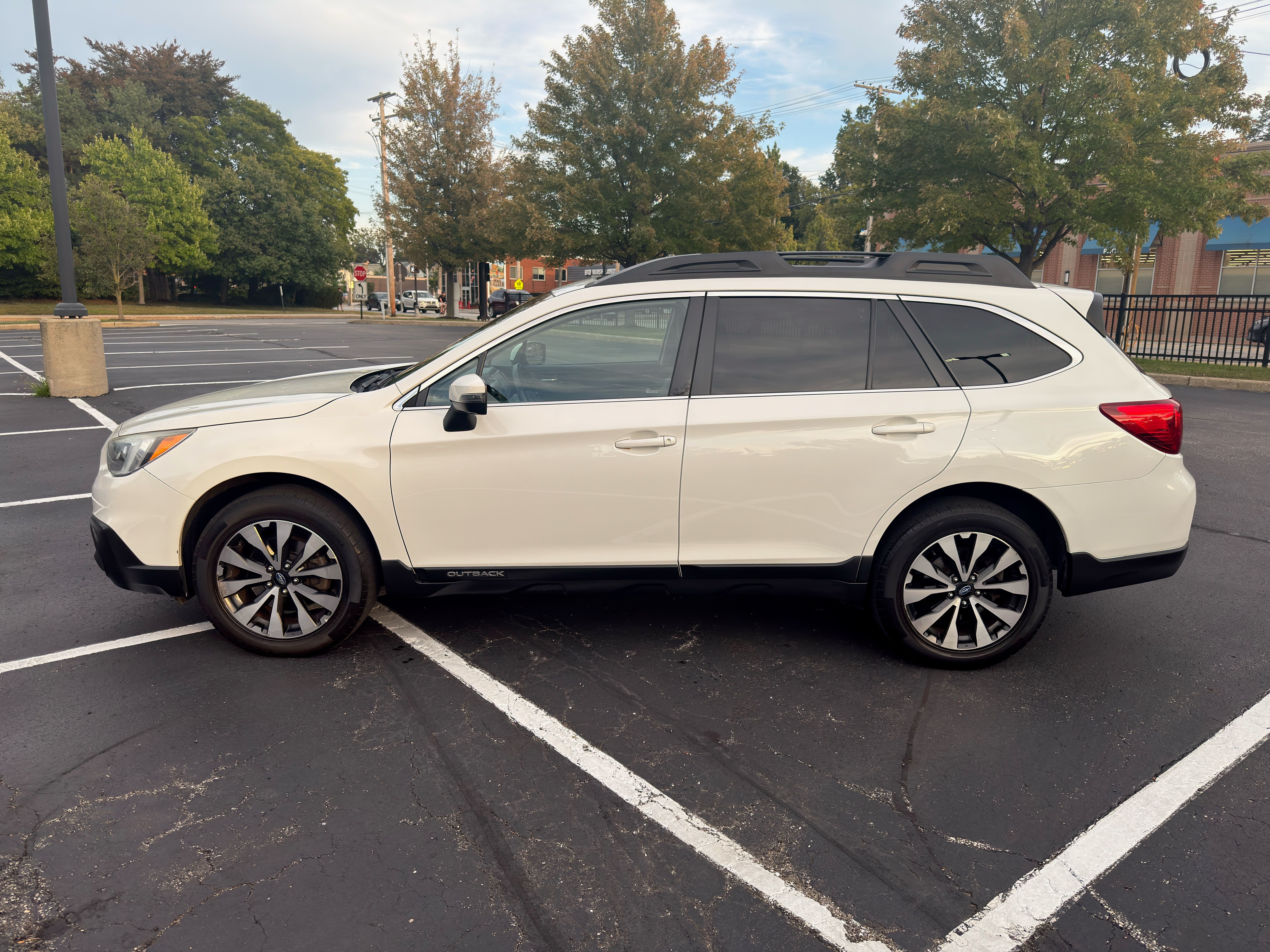 Used 2015 Subaru Outback 2.5i Limited AWD/4WD image 6
