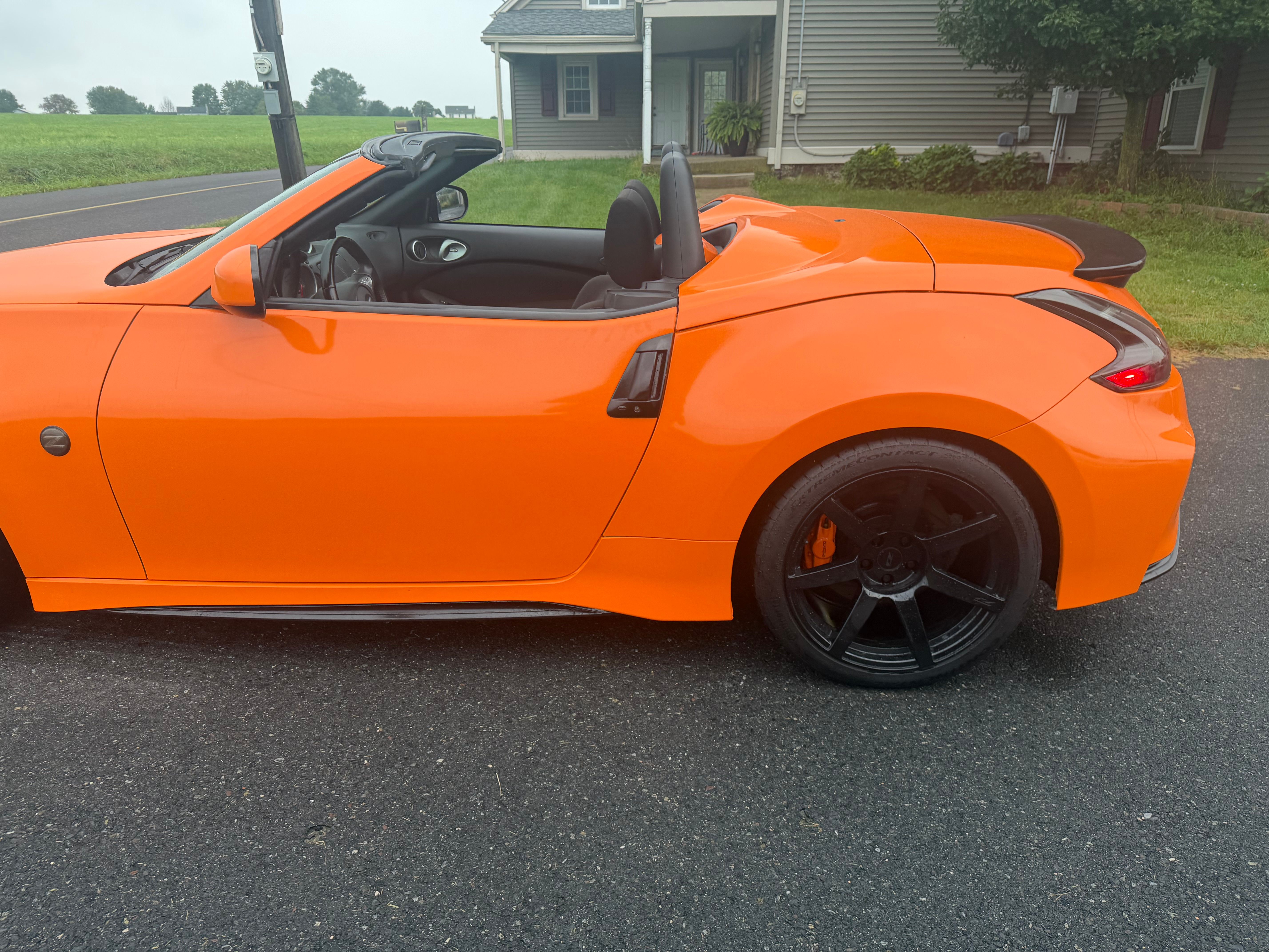 Used 2010 Nissan 370Z Roadster RWD image 5