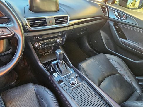 Used 2017 MAZDA MAZDA3 Grand Touring image 17