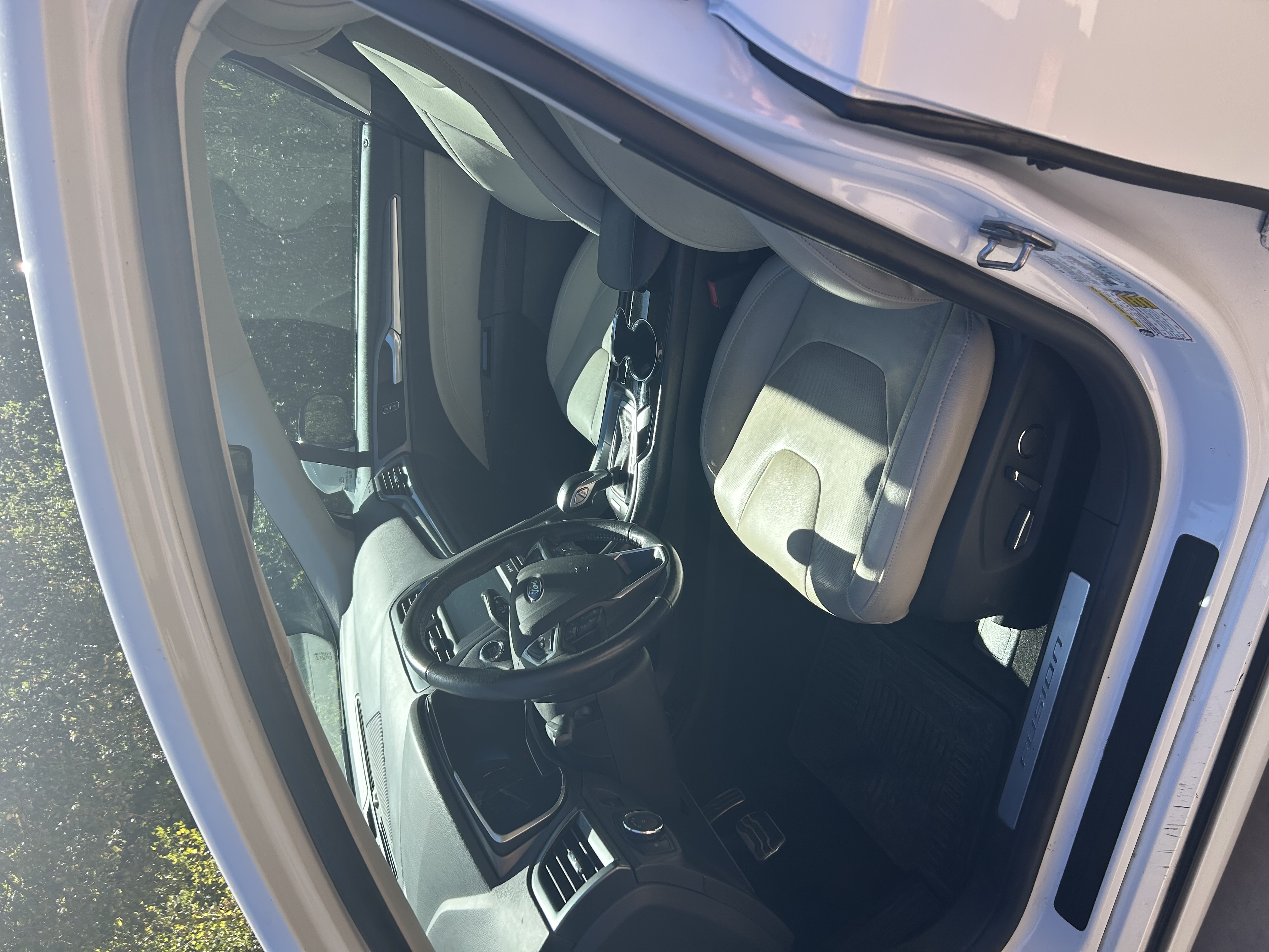Used 2016 Ford Fusion Energi Titanium FWD image 5