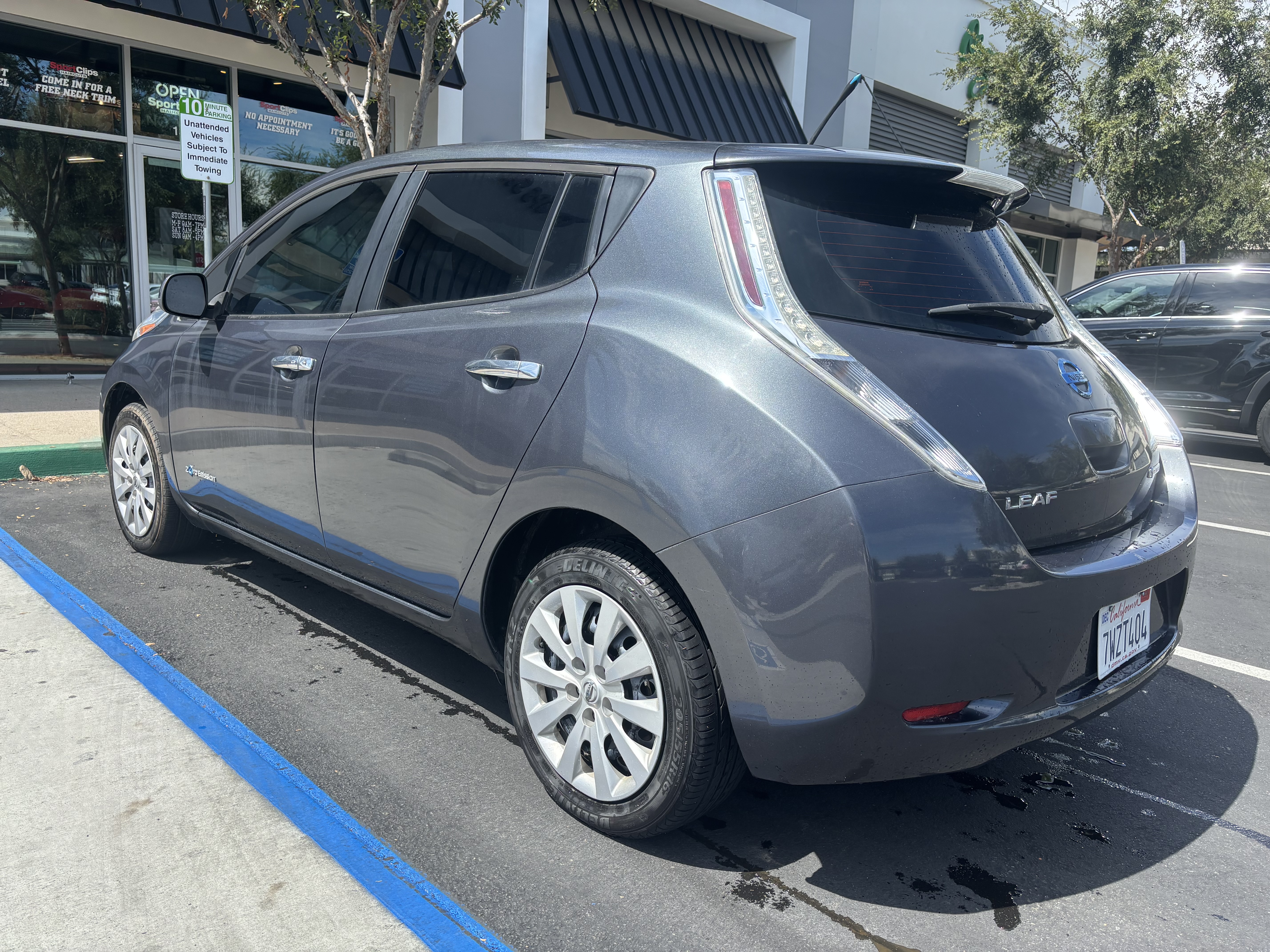 Used 2013 Nissan Leaf S FWD image 4