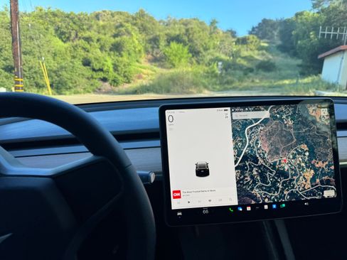 Used 2022 Tesla Model Y Long Range image 13