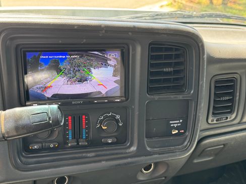 Used 2006 Chevrolet Silverado 2500 LT w/ Heavy-Duty Power Package AWD/4WD image 6
