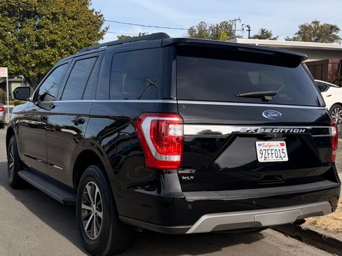 Used 2018 Ford Expedition XLT w/ Equipment Group 201A RWD image 5