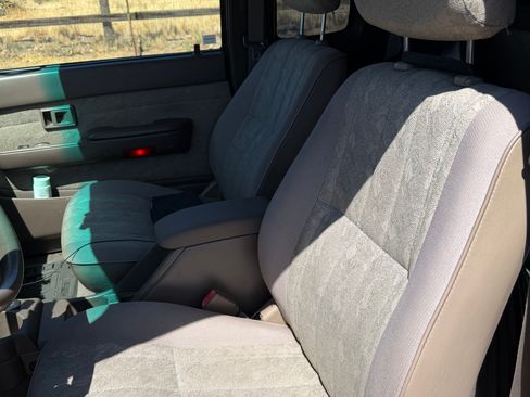 Used 2000 Toyota Tacoma PreRunner RWD image 11