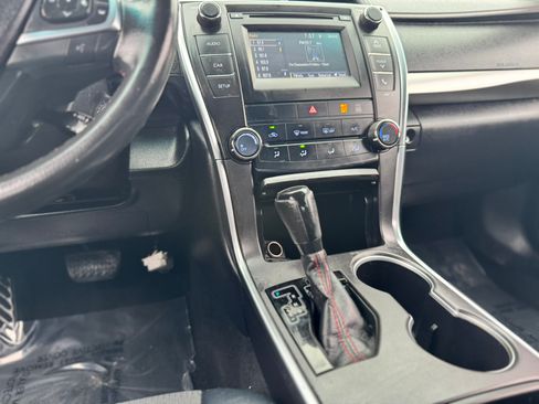 Used 2017 Toyota Camry SE FWD image 21