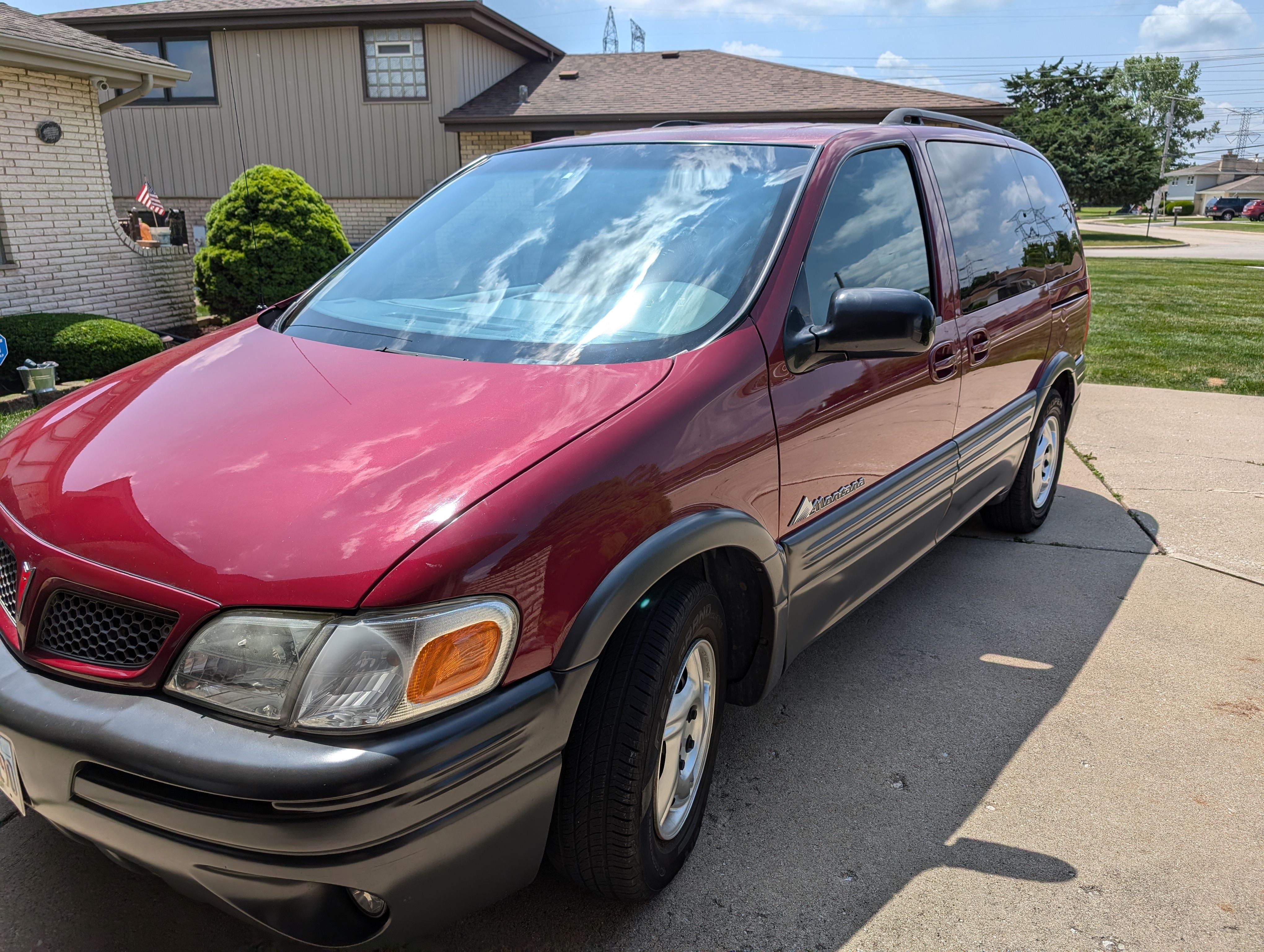 Used 2004 Pontiac Montana w/ Climate Package FWD image 1