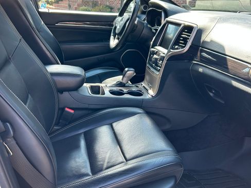 Used 2017 Jeep Grand Cherokee Overland w/ Trailer Tow Group IV image 11