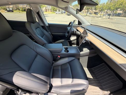 Used 2022 Tesla Model Y Performance AWD/4WD image 19