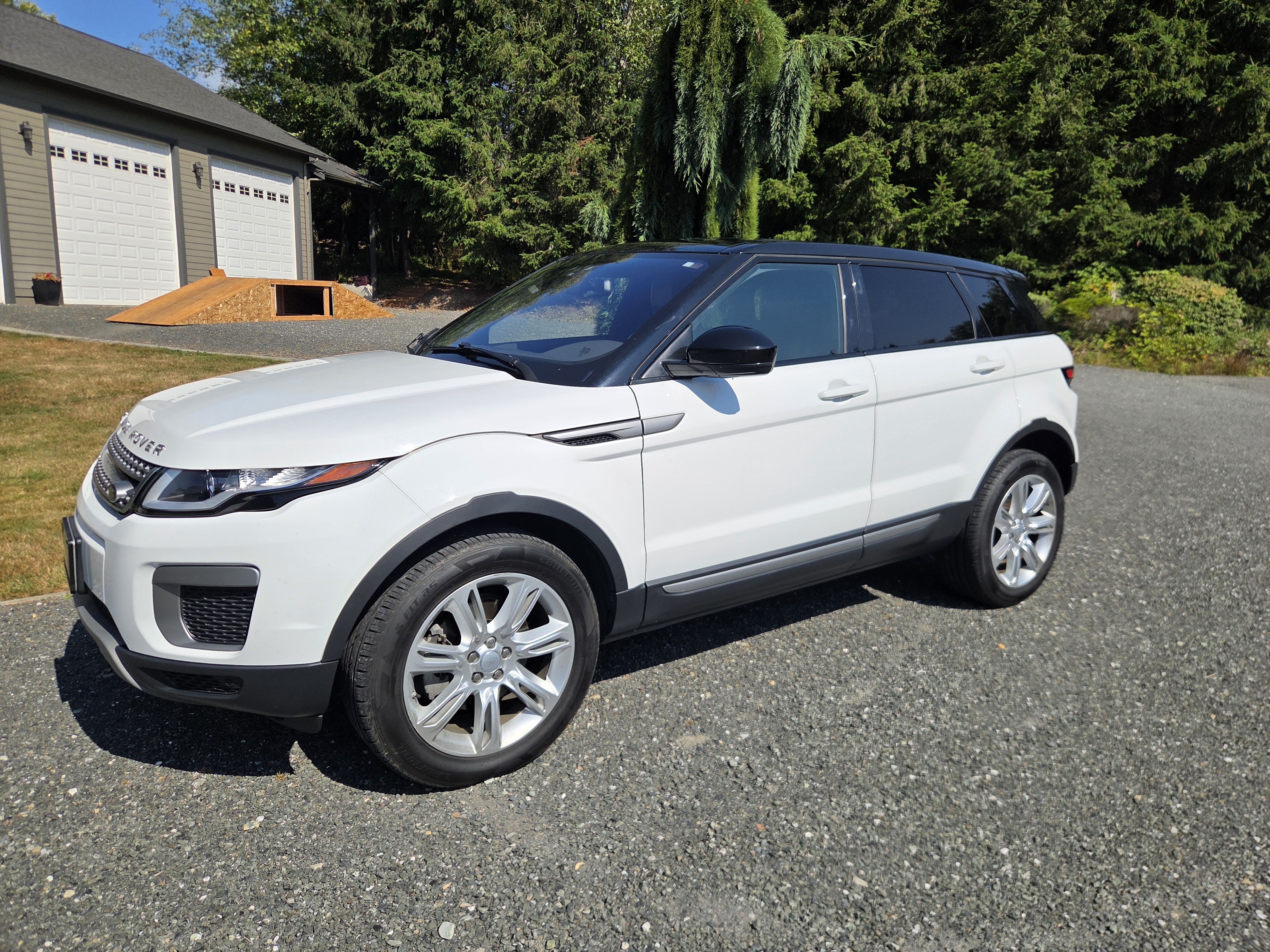 Used 2017 Land Rover Range Rover Evoque SE AWD/4WD image 1