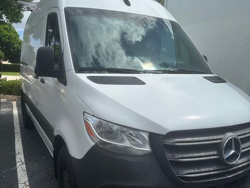 Used 2022 Mercedes-Benz Sprinter 2500 image 1