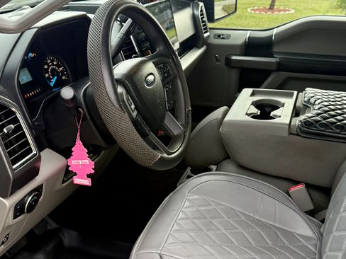 Used 2015 Ford F150 XLT w/ Trailer Tow Package RWD image 11