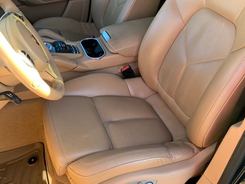 Used 2013 Porsche Cayenne S image 16