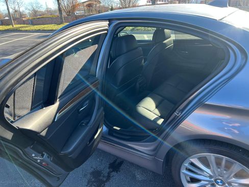 Used 2011 BMW 550i Sedan image 11