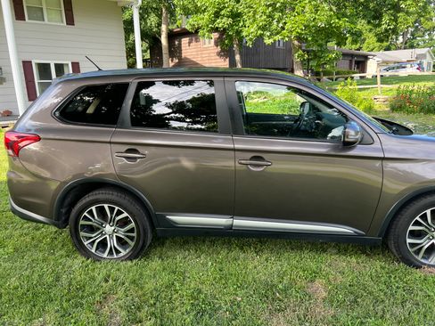 Used 2016 Mitsubishi Outlander SE AWD/4WD image 8