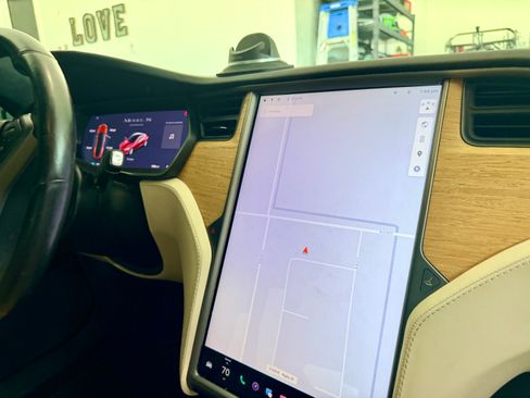 Used 2020 Tesla Model S AWD image 15