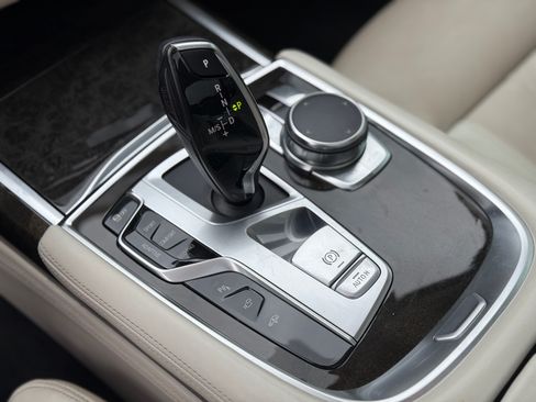 Used 2016 BMW 750i 750i Sedan 4D image 13