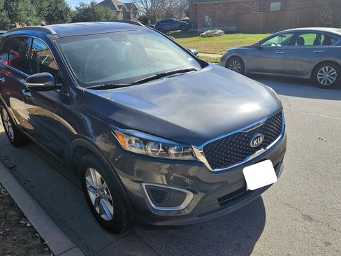 Used 2016 Kia Sorento LX w/ LX Convenience Package image 9
