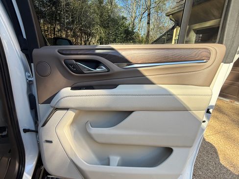 Used 2024 GMC Yukon XL Denali w/ Advanced Technology Package image 17