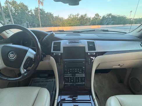 Used 2007 Cadillac Escalade EXT w/ Information Package AWD/4WD image 24