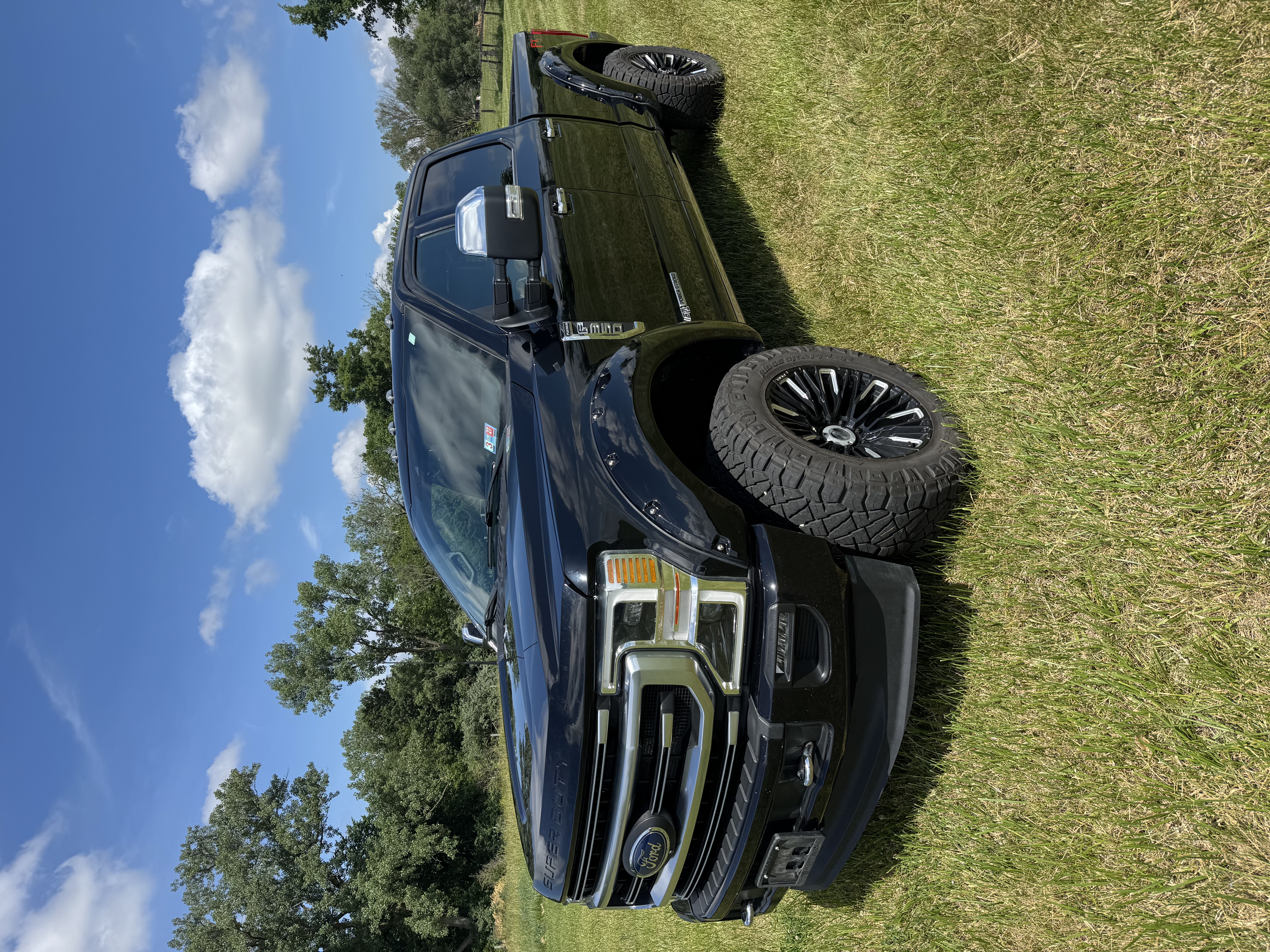 Used 2022 Ford F350 Platinum w/ FX4 Off-Road Package AWD/4WD image 9