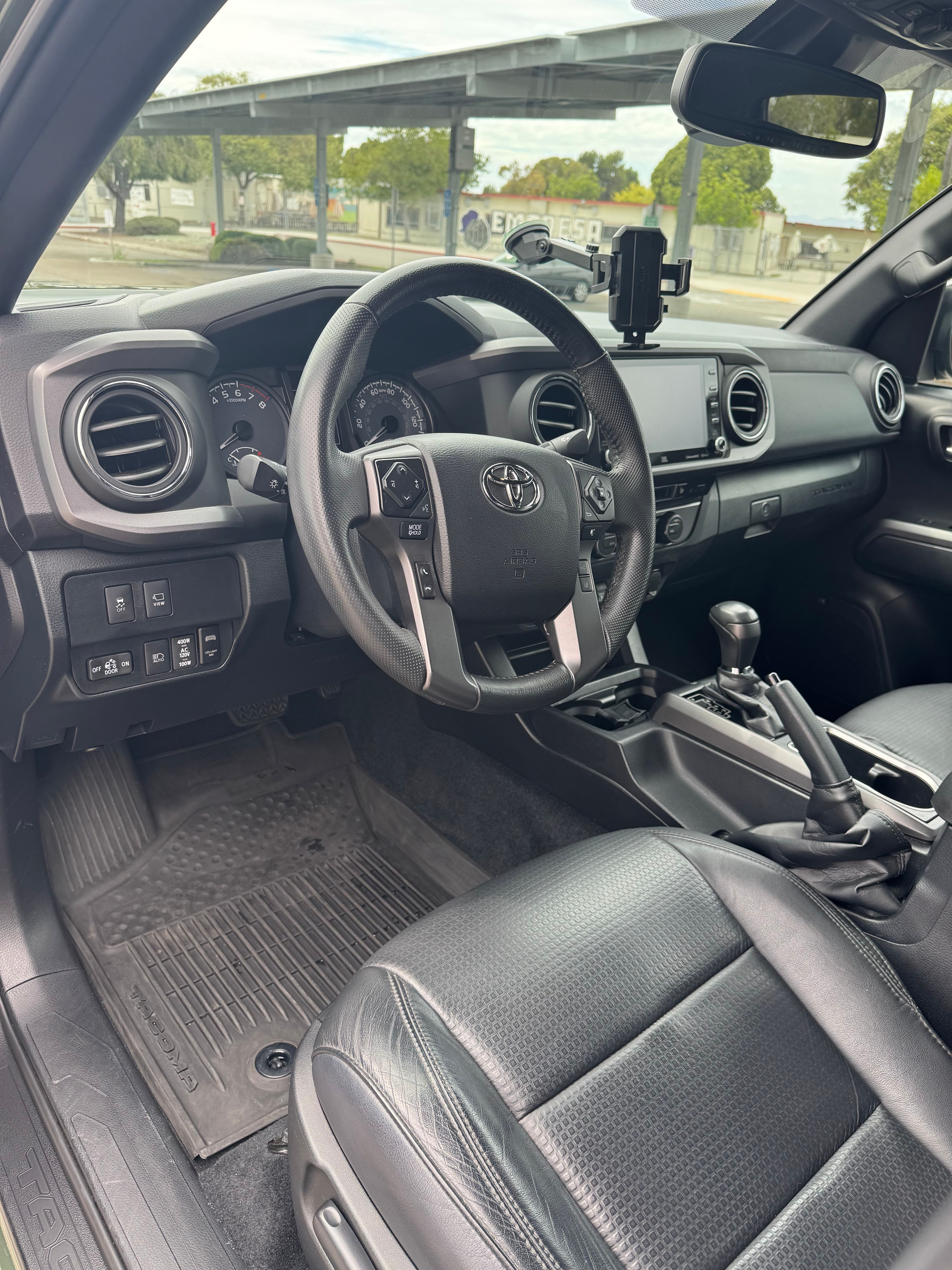 Used 2022 Toyota Tacoma TRD Off-Road w/ TRD Premium Off Road Package AWD/4WD image 18