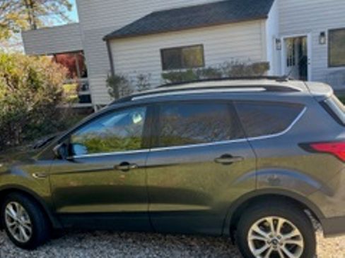 Used 2019 Ford Escape SEL image 2