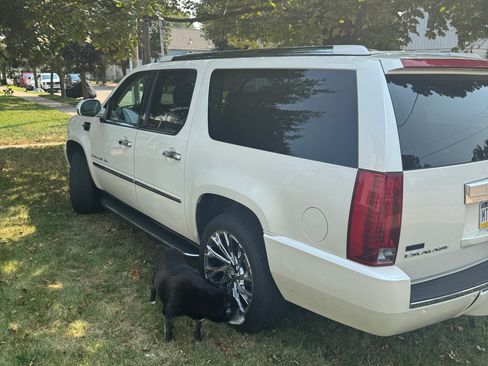 Used 2007 Cadillac Escalade ESV AWD w/ Information Package image 4