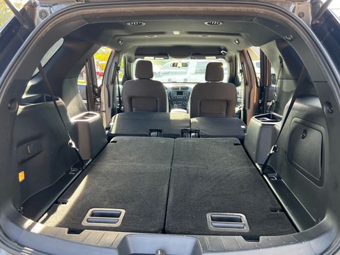 Used 2018 Ford Explorer XLT AWD/4WD image 17