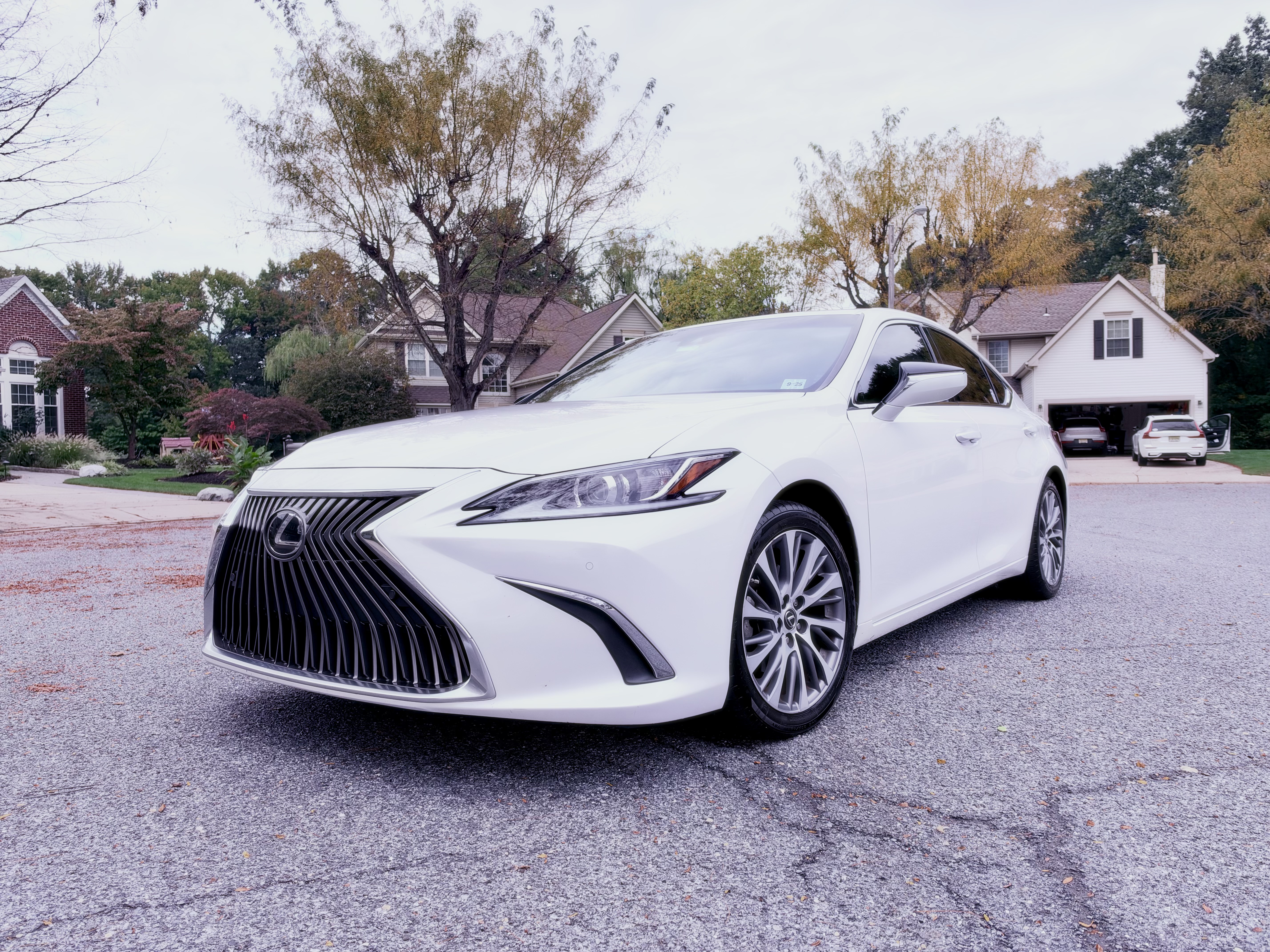 Used 2020 Lexus ES 350 w/ Premium Package FWD image 2