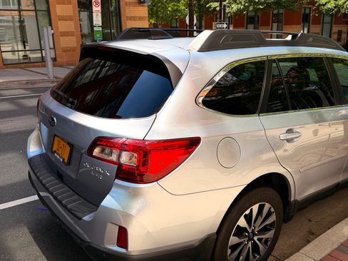 Used 2017 Subaru Outback 3.6R Limited AWD/4WD image 9