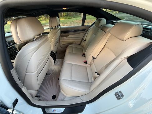 Used 2014 BMW 750i image 19