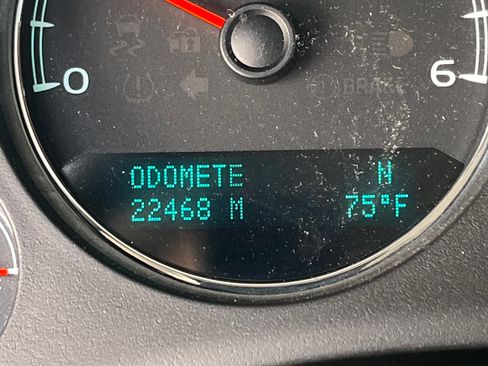 Used 2013 Chevrolet Avalanche LS AWD/4WD image 13