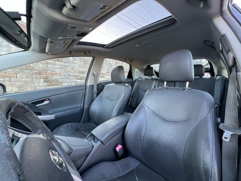 Used 2010 Toyota Prius Five image 10