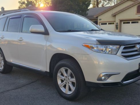 Used 2012 Toyota Highlander SE image 9