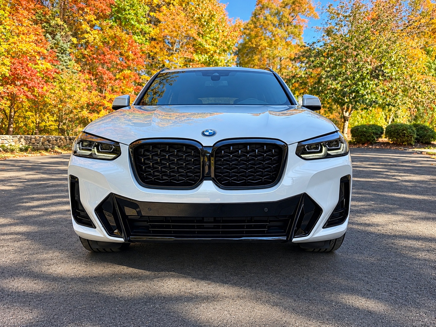Used 2023 BMW X4 xDrive30i w/ M Sport Package AWD/4WD image 2