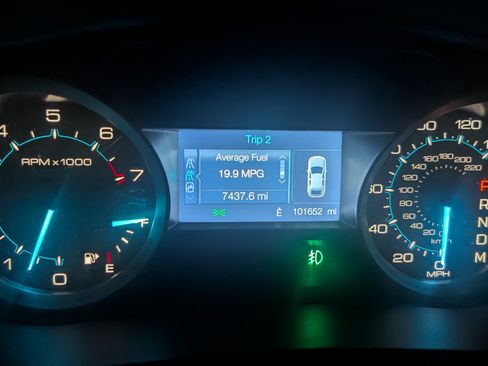 Used 2015 Ford Explorer XLT image 8