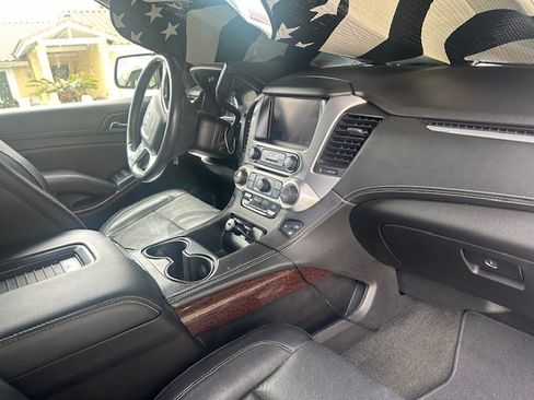 Used 2017 GMC Yukon SLT w/ Open Road Package image 10